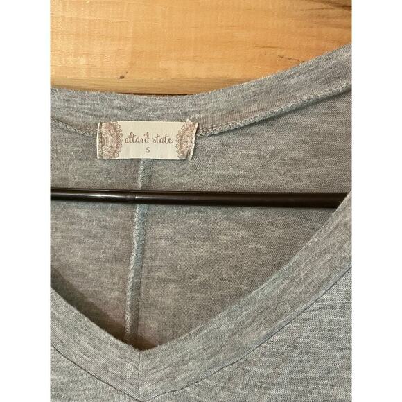 Altar'd State womens grey vneck top blouse home town VIRGINIA.  Small - Picture 3 of 5